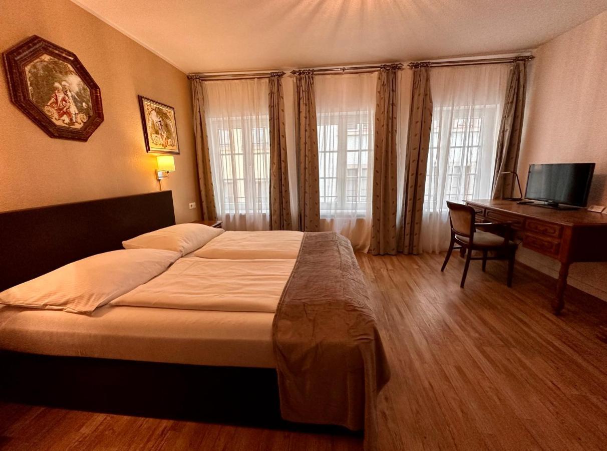 Altstadthotel Hayk Am Rhein Köln Exteriör bild