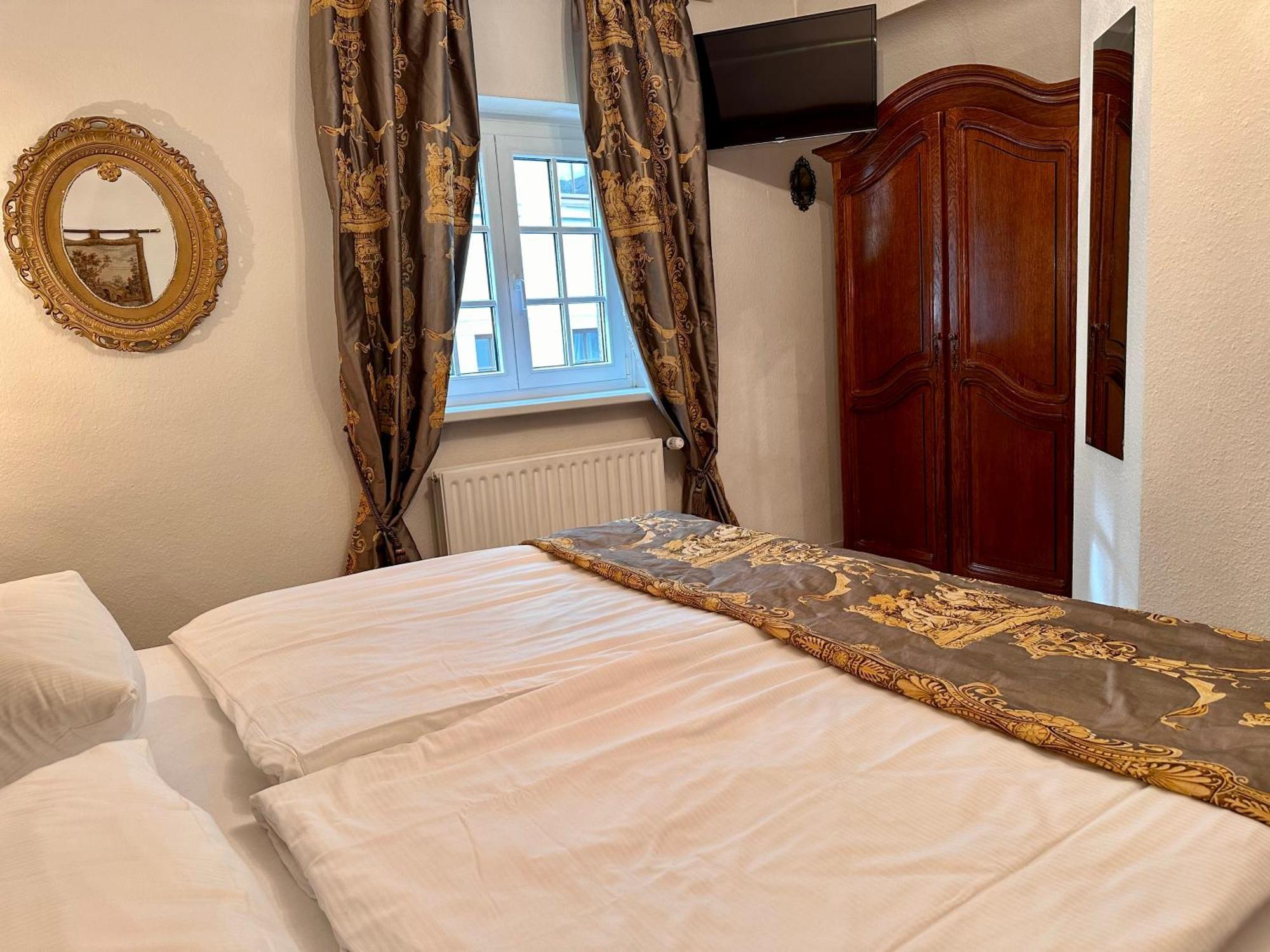 Altstadthotel Hayk Am Rhein Köln Rum bild