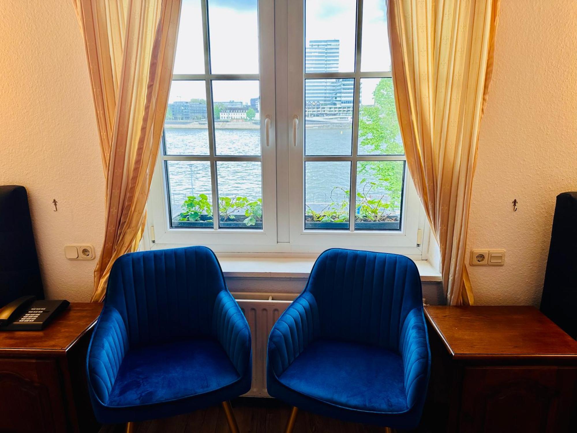Altstadthotel Hayk Am Rhein Köln Exteriör bild