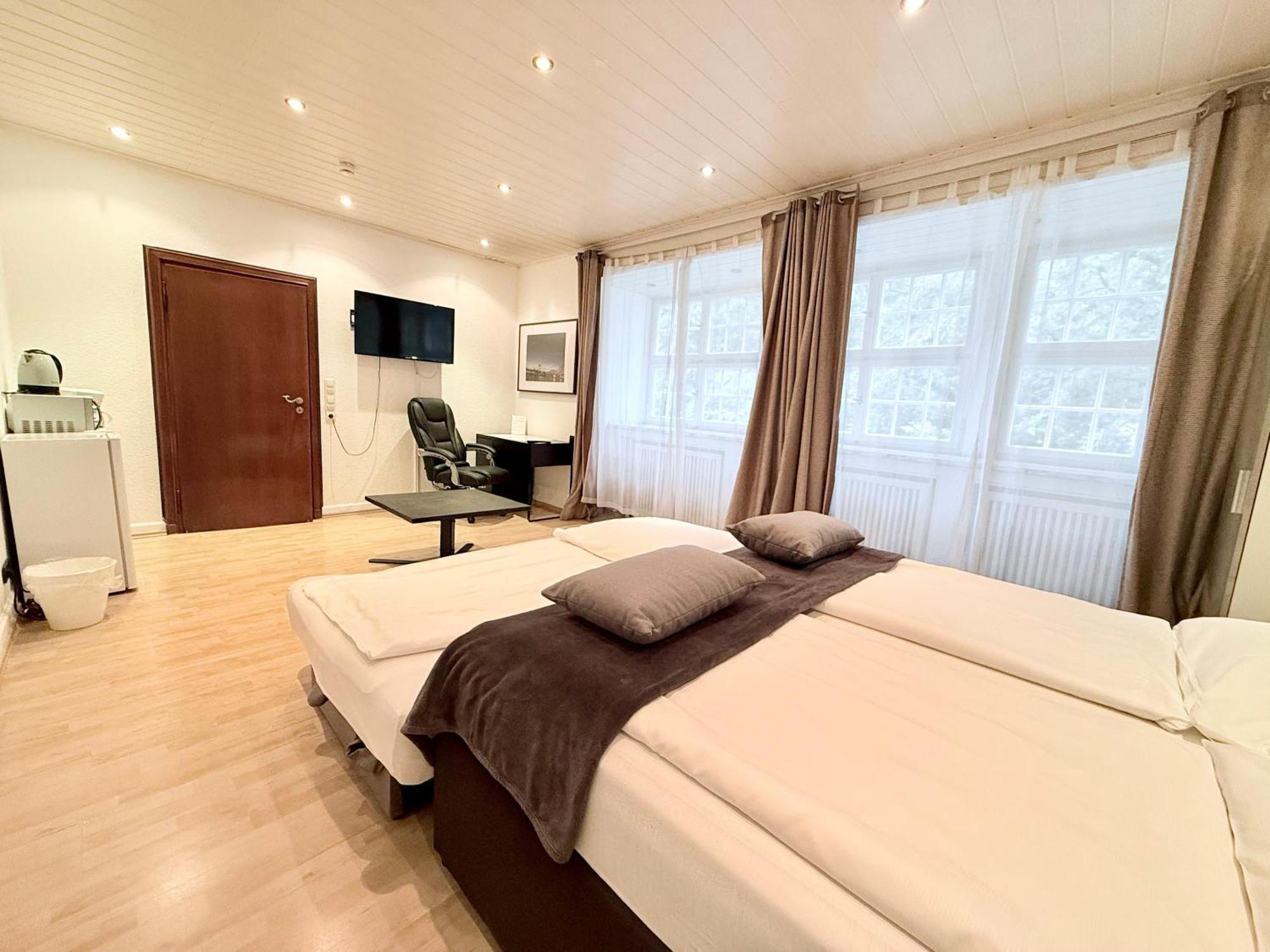 Altstadthotel Hayk Am Rhein Köln Rum bild