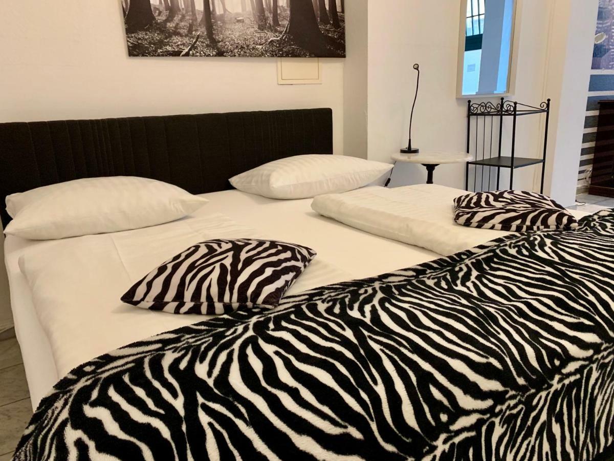 Altstadthotel Hayk Am Rhein Köln Exteriör bild